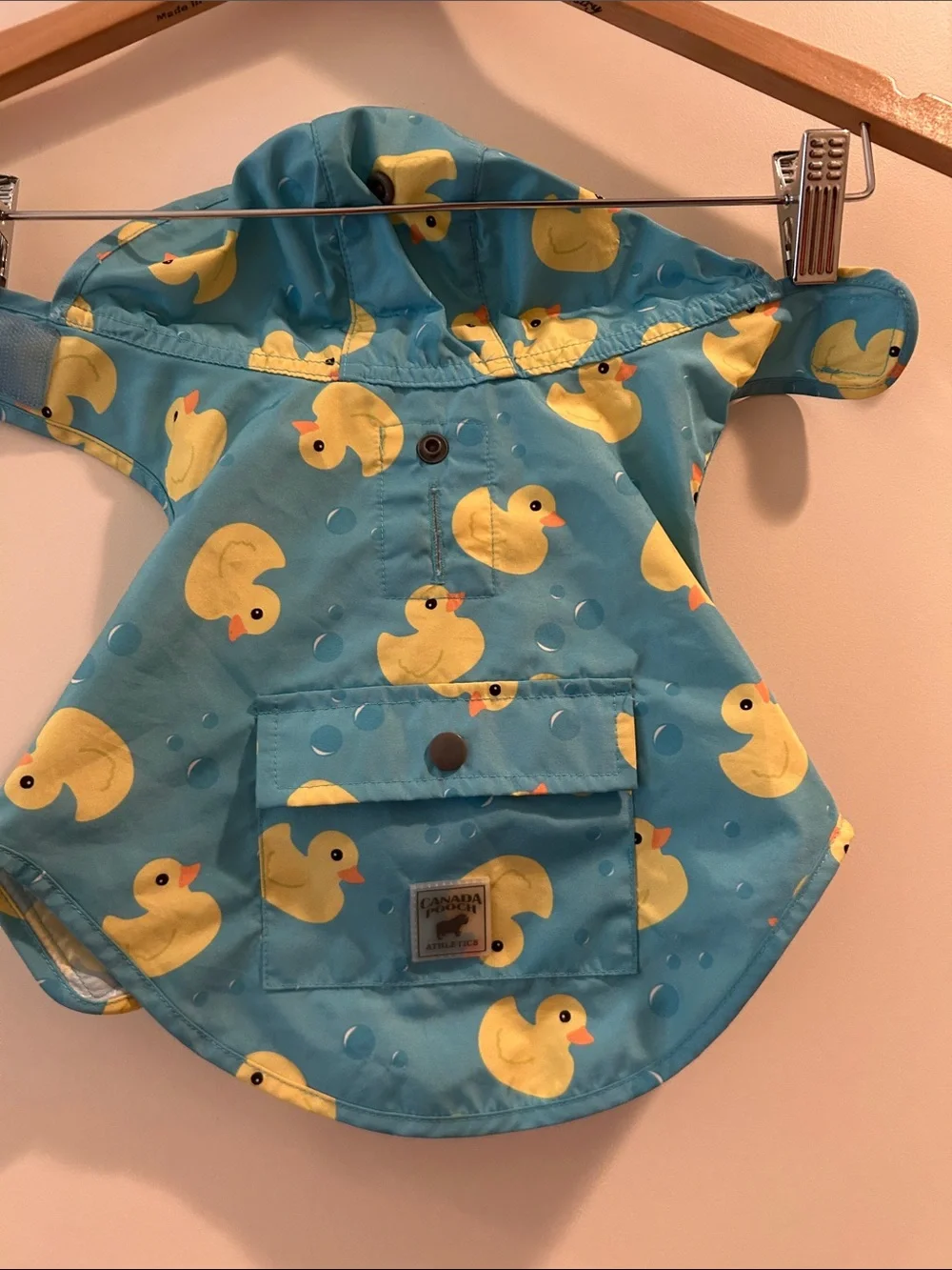 Canada Pooch Duck Print Dog Pet Hooded snap poncho raincoat size 10(fits 5-8lbs)